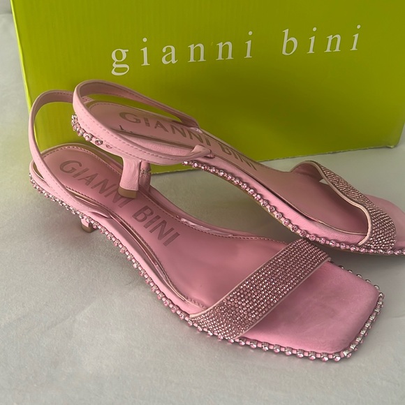 Ladies shoes - Picture 1 of 3